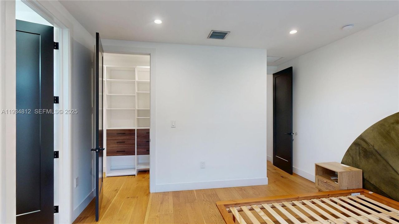 For Rent: $5,800 (3 beds, 2 baths, 1676 Square Feet)