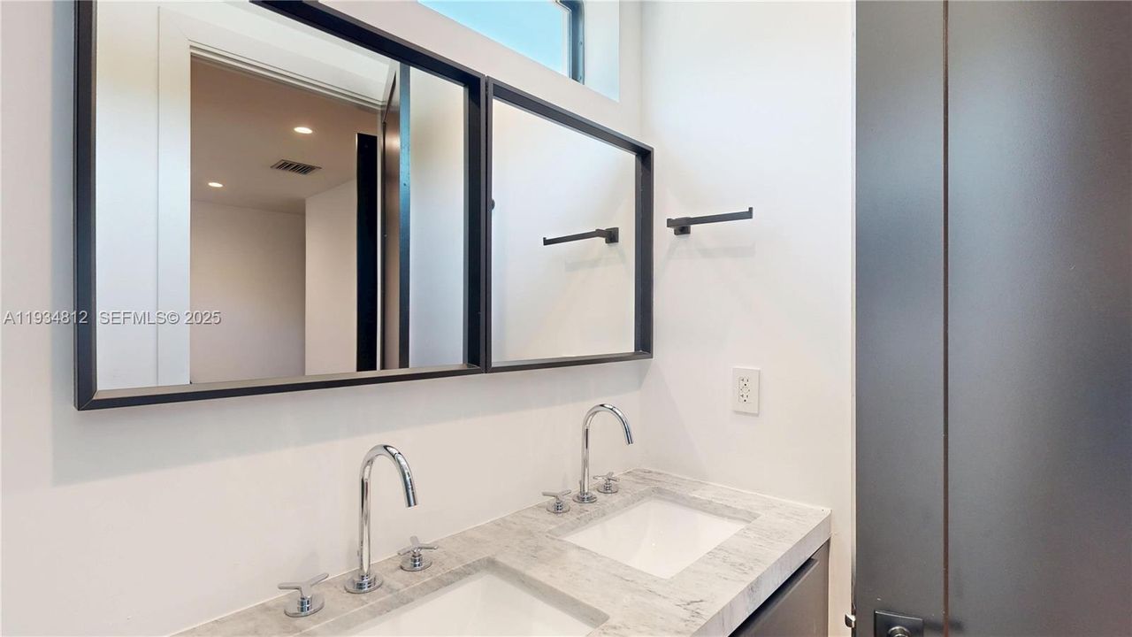 For Rent: $5,800 (3 beds, 2 baths, 1676 Square Feet)