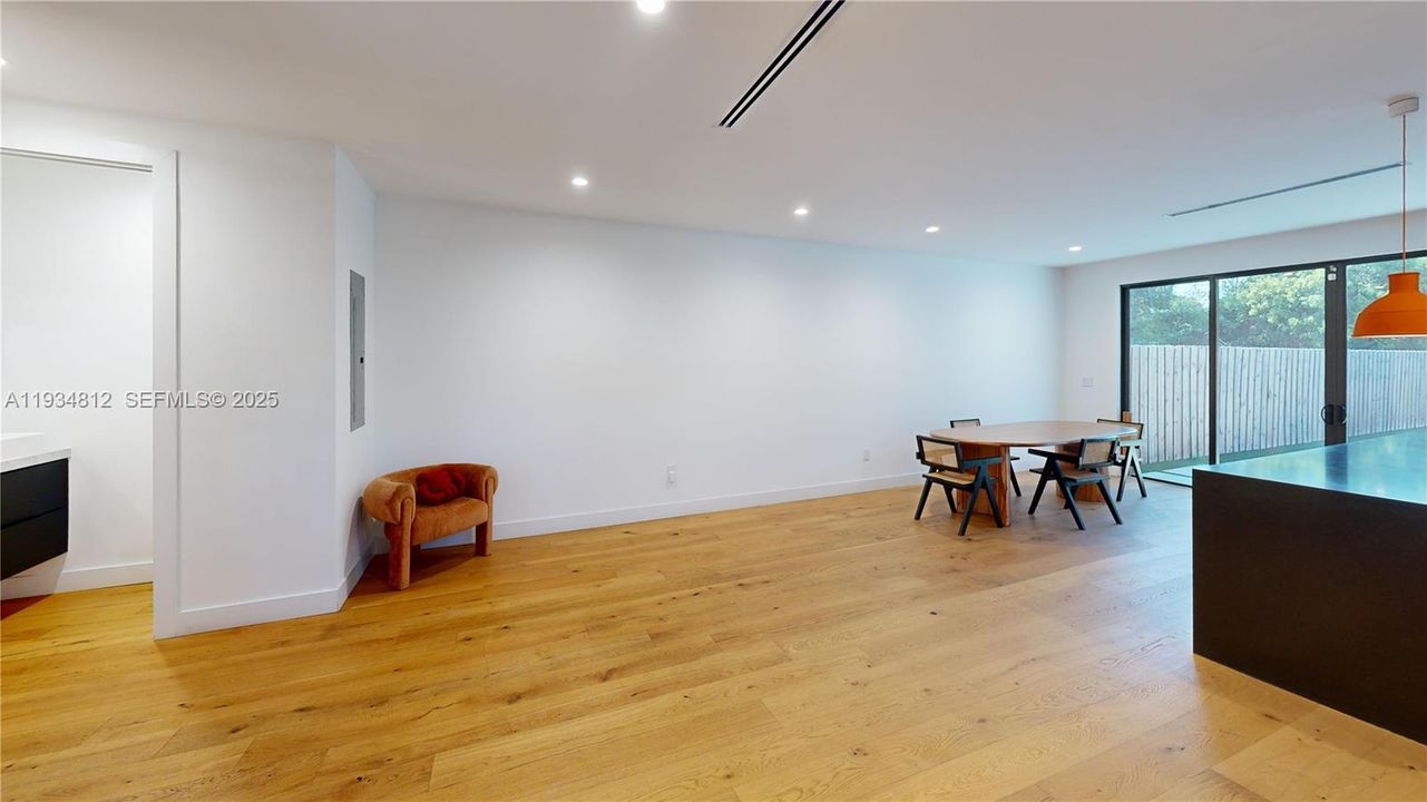 For Rent: $5,800 (3 beds, 2 baths, 1676 Square Feet)