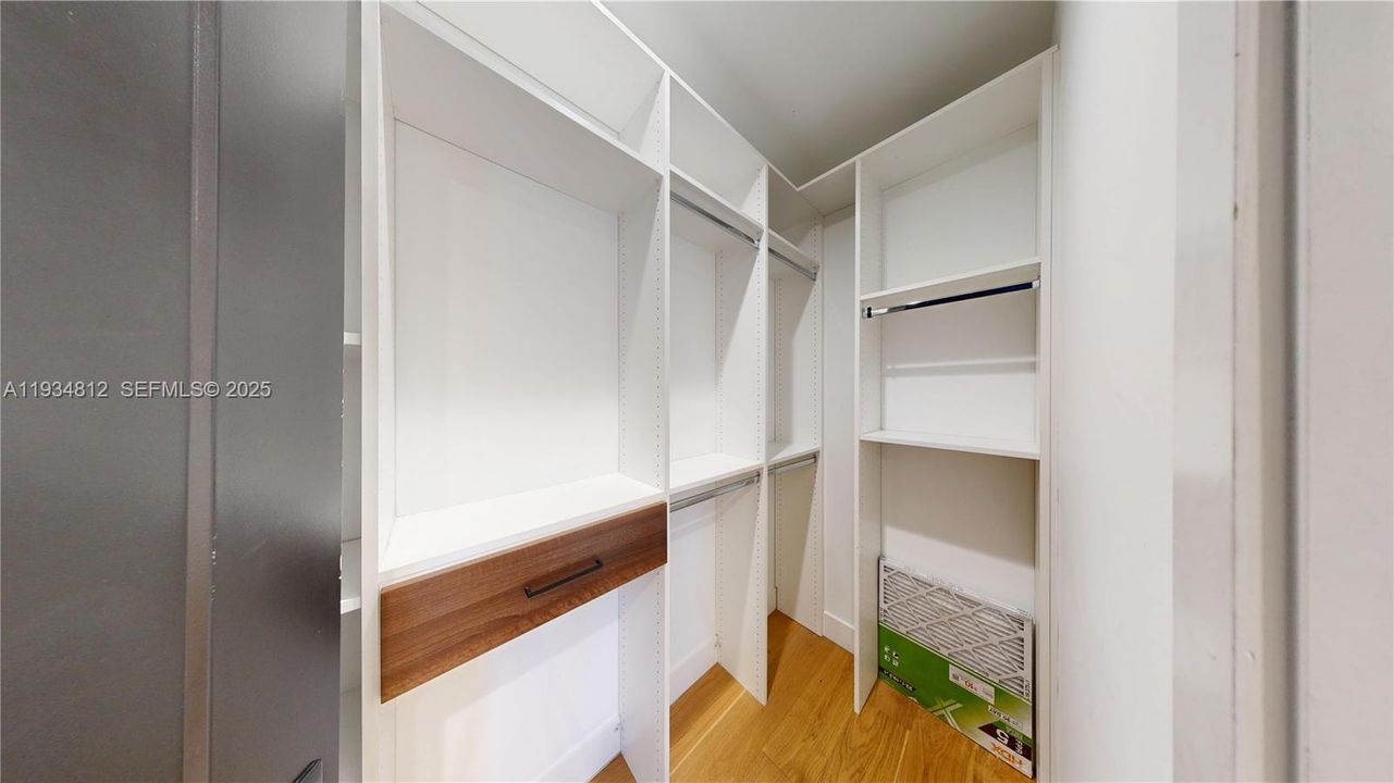 For Rent: $5,800 (3 beds, 2 baths, 1676 Square Feet)