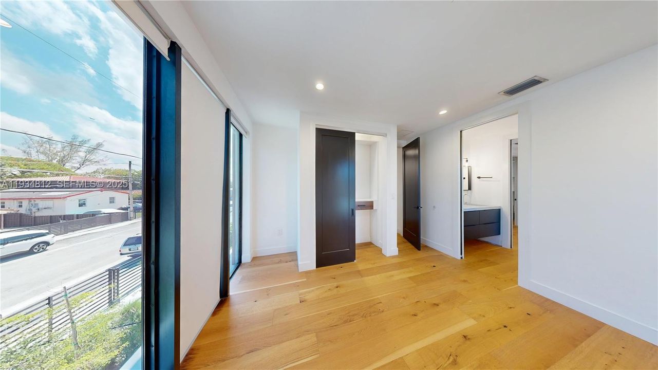 For Rent: $5,800 (3 beds, 2 baths, 1676 Square Feet)