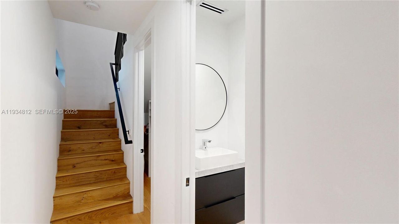 For Rent: $5,800 (3 beds, 2 baths, 1676 Square Feet)