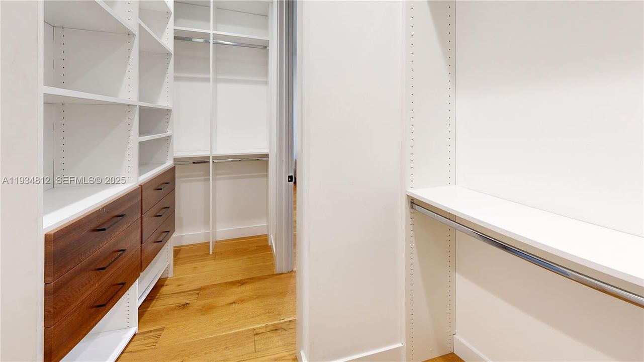 For Rent: $5,800 (3 beds, 2 baths, 1676 Square Feet)