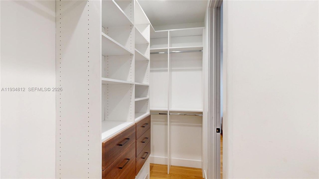 For Rent: $5,800 (3 beds, 2 baths, 1676 Square Feet)