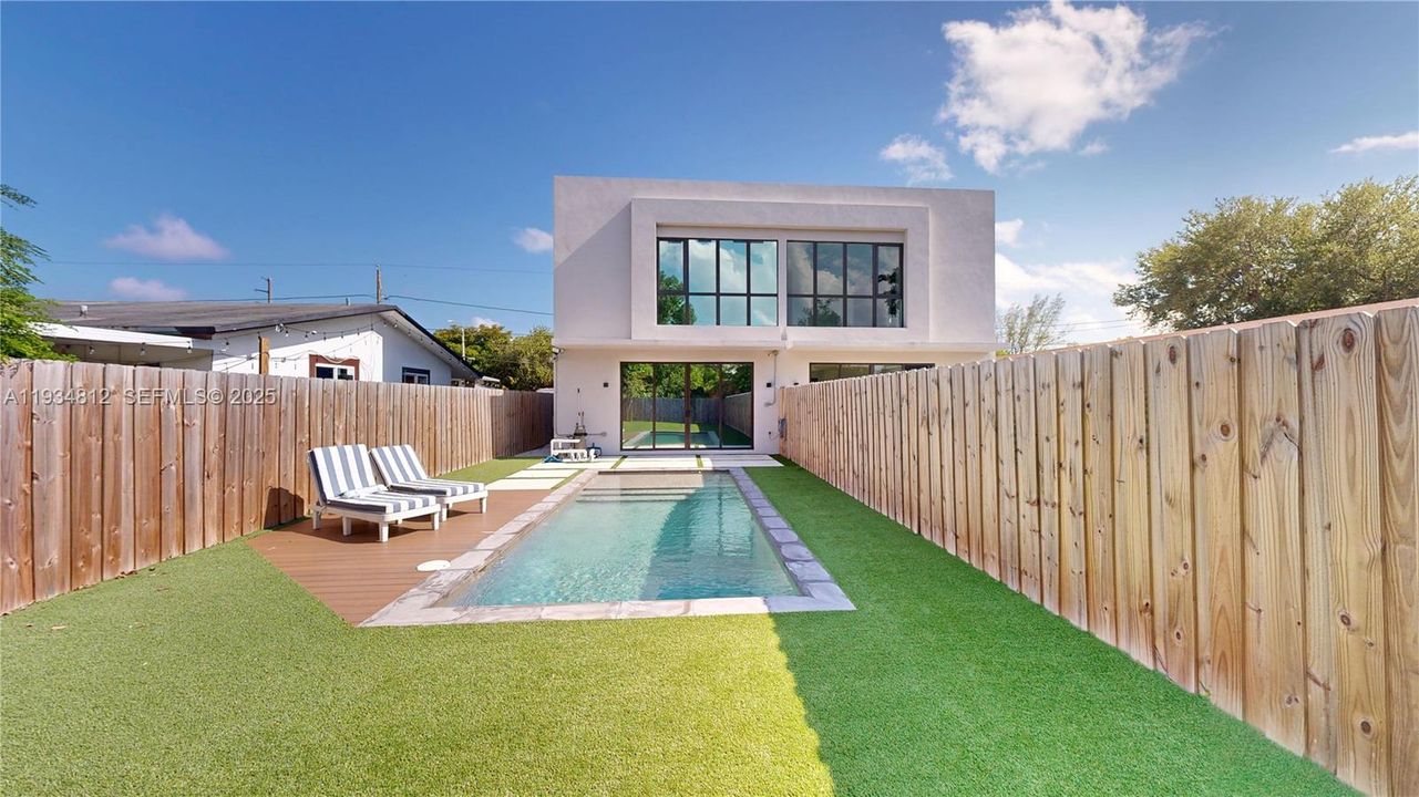 For Rent: $5,800 (3 beds, 2 baths, 1676 Square Feet)