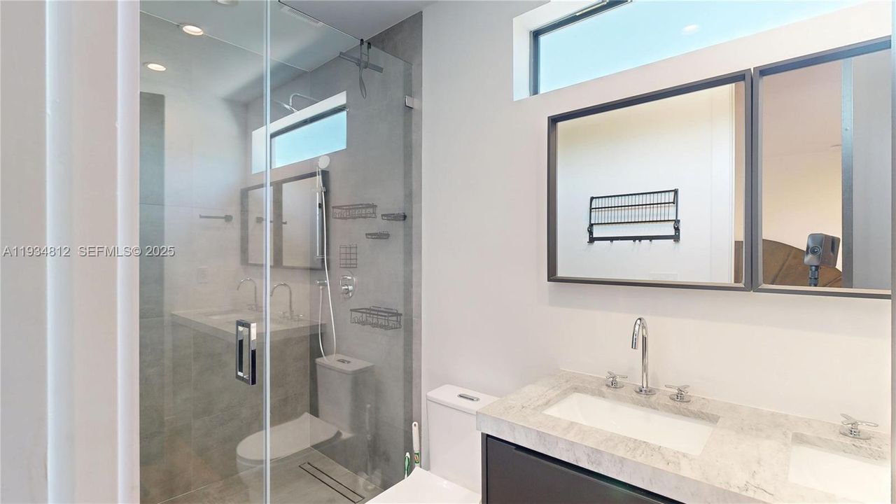 For Rent: $5,800 (3 beds, 2 baths, 1676 Square Feet)