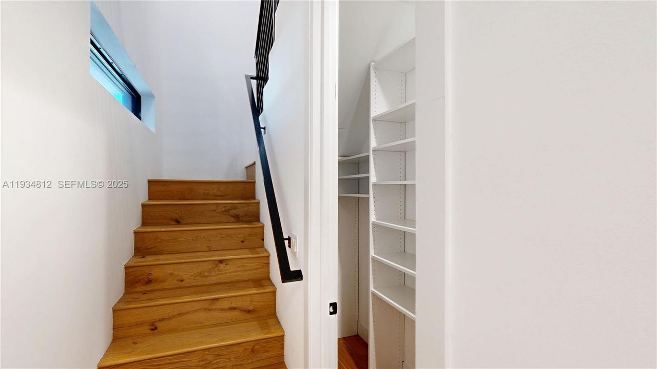 For Rent: $5,800 (3 beds, 2 baths, 1676 Square Feet)