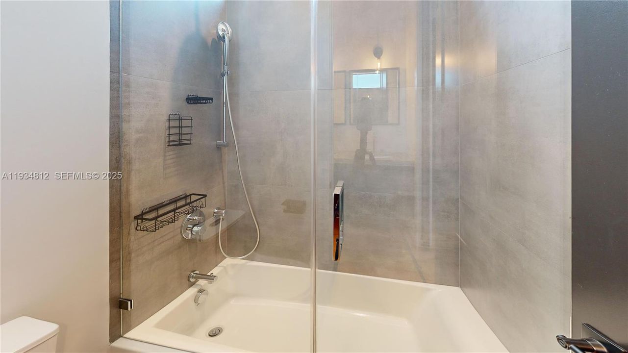 For Rent: $5,800 (3 beds, 2 baths, 1676 Square Feet)