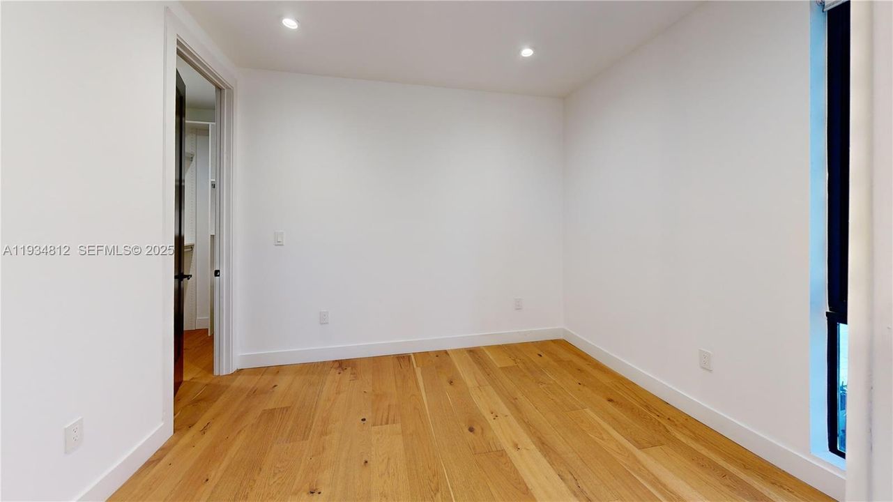 For Rent: $5,800 (3 beds, 2 baths, 1676 Square Feet)