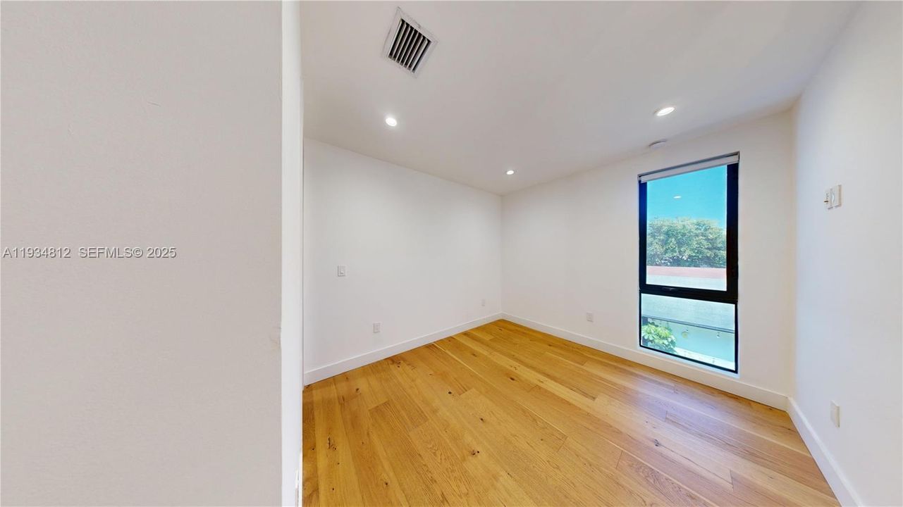 For Rent: $5,800 (3 beds, 2 baths, 1676 Square Feet)