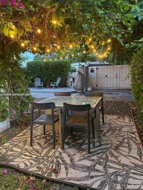 For Sale: $965,000 (2 beds, 1 baths, 1373 Square Feet)