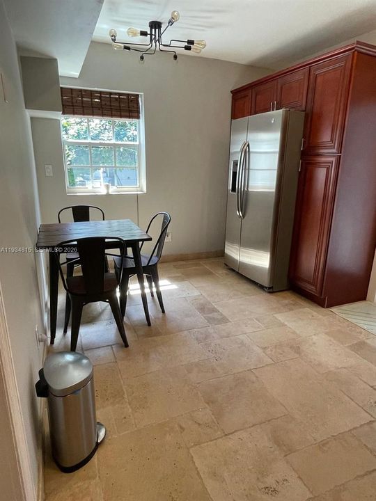 For Sale: $819,000 (2 beds, 1 baths, 1373 Square Feet)