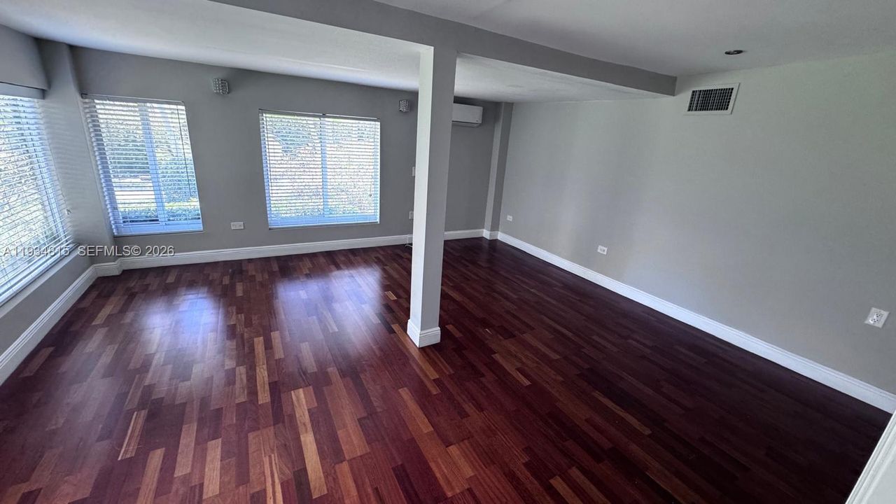 For Sale: $819,000 (2 beds, 1 baths, 1373 Square Feet)