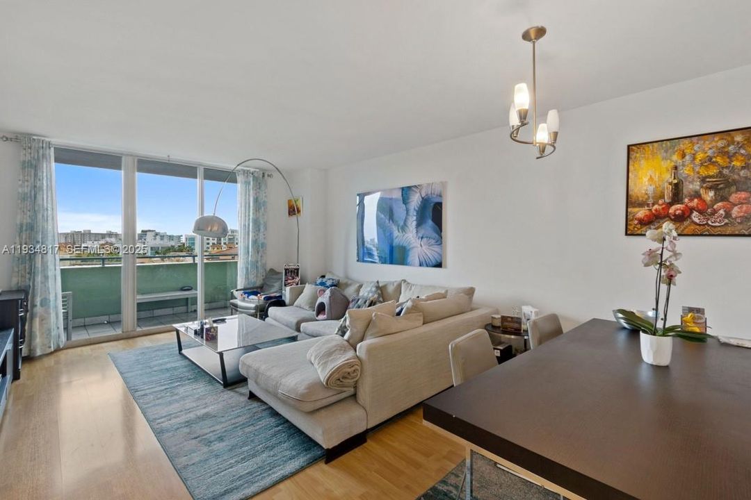 出租: $4,750 (1 贝兹, 1 浴室, 740 平方英尺)