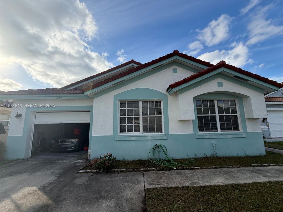 На продажу: $499,999 (3 спален, 2 ванн, 1692 Квадратных фут)