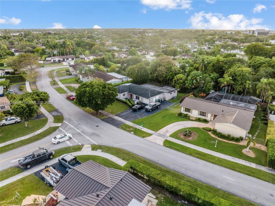 For Sale: $850,000 (4 beds, 2 baths, 1785 Square Feet)