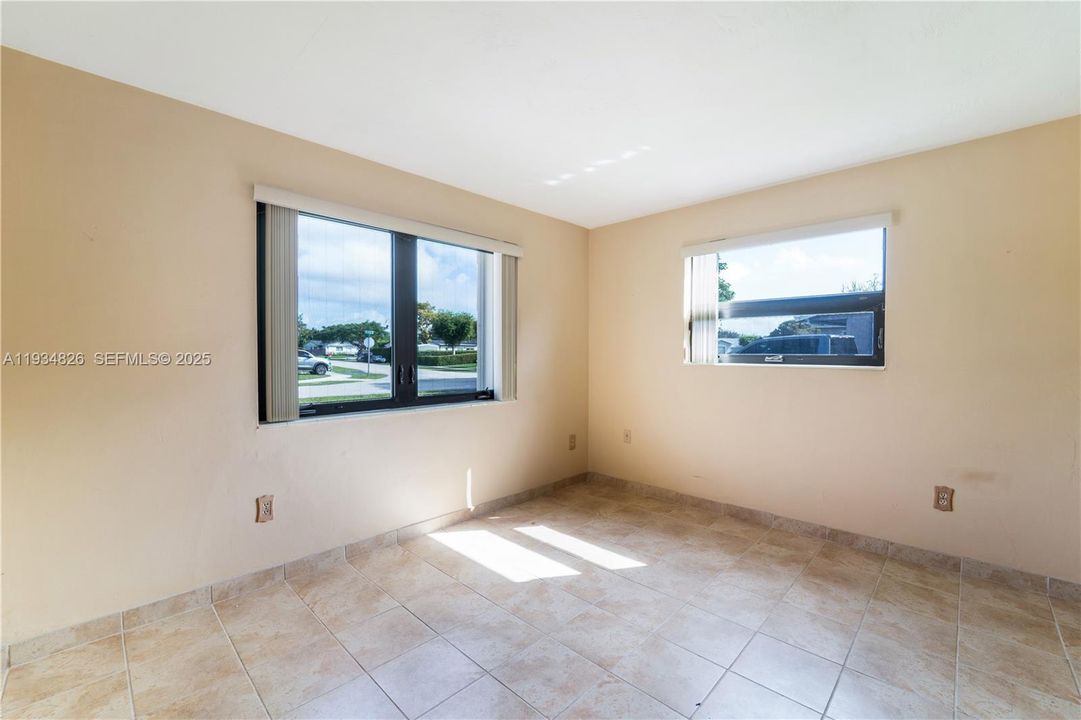 For Sale: $850,000 (4 beds, 2 baths, 1785 Square Feet)