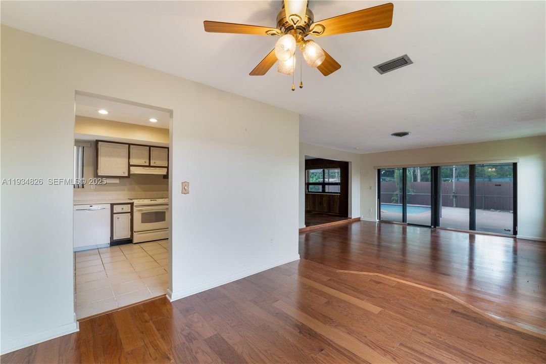 For Sale: $850,000 (4 beds, 2 baths, 1785 Square Feet)