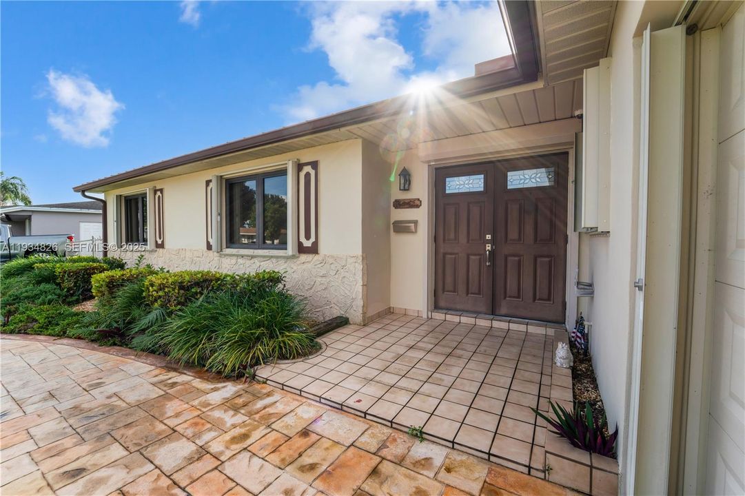 For Sale: $850,000 (4 beds, 2 baths, 1785 Square Feet)