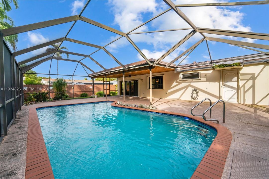 For Sale: $850,000 (4 beds, 2 baths, 1785 Square Feet)