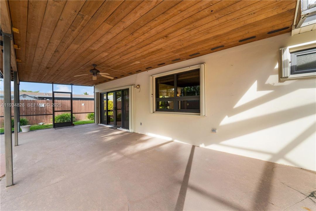 For Sale: $850,000 (4 beds, 2 baths, 1785 Square Feet)