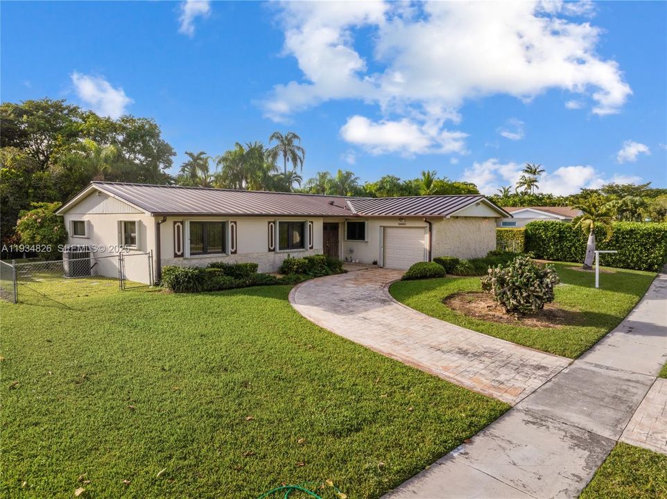 For Sale: $850,000 (4 beds, 2 baths, 1785 Square Feet)