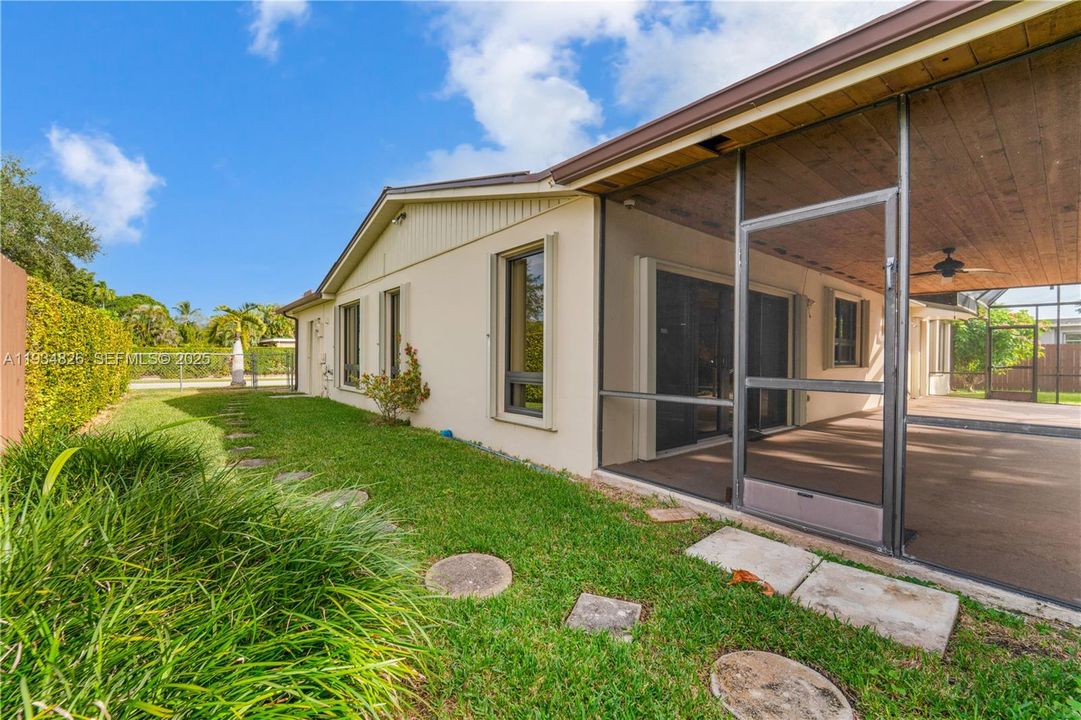 For Sale: $850,000 (4 beds, 2 baths, 1785 Square Feet)