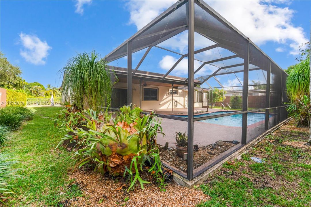 For Sale: $850,000 (4 beds, 2 baths, 1785 Square Feet)