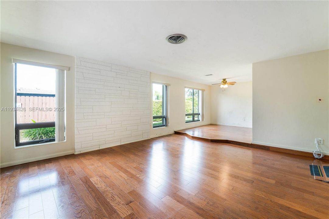 For Sale: $850,000 (4 beds, 2 baths, 1785 Square Feet)