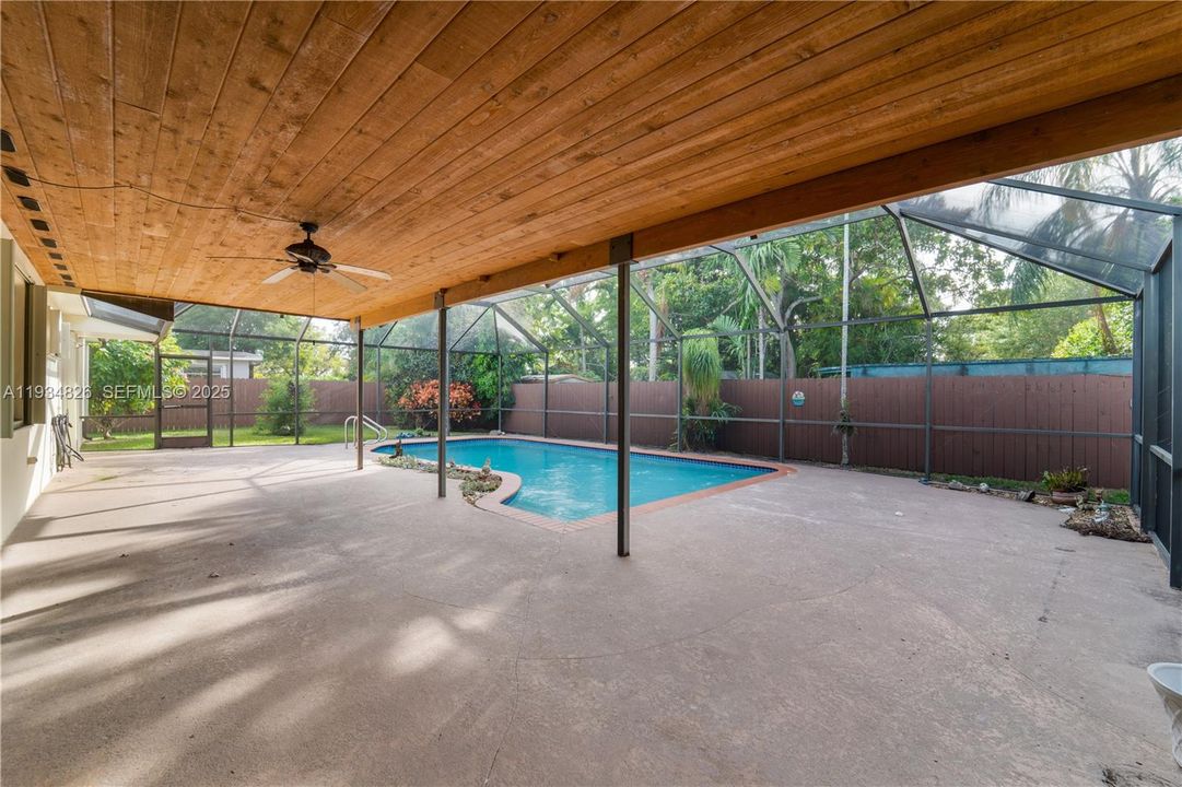 For Sale: $850,000 (4 beds, 2 baths, 1785 Square Feet)