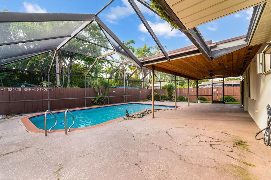 For Sale: $850,000 (4 beds, 2 baths, 1785 Square Feet)