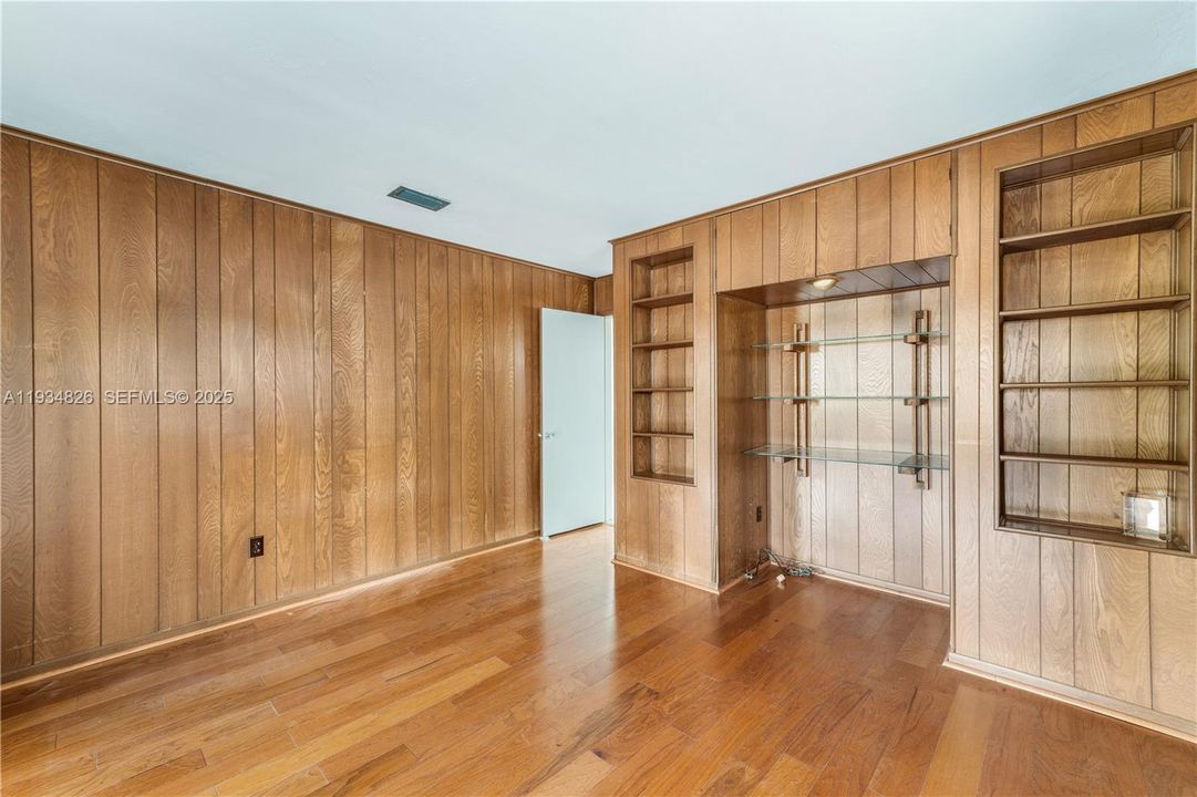 For Sale: $850,000 (4 beds, 2 baths, 1785 Square Feet)