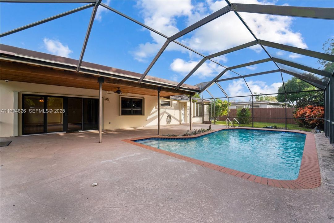 For Sale: $850,000 (4 beds, 2 baths, 1785 Square Feet)