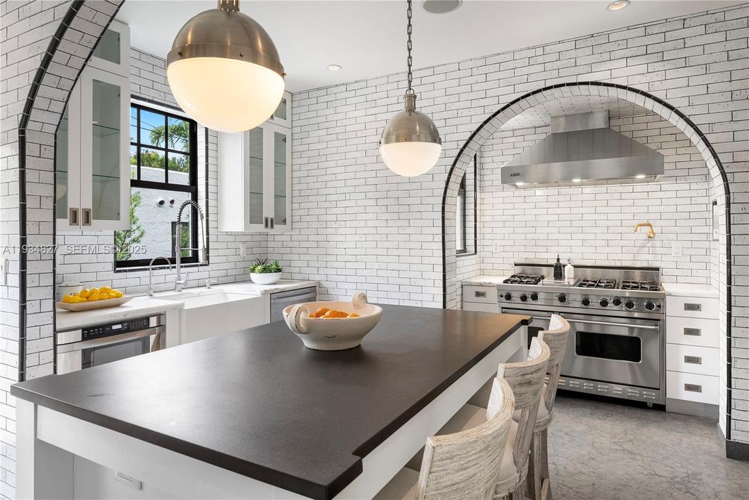 На продажу: $3,375,000 (4 спален, 3 ванн, 2672 Квадратных фут)