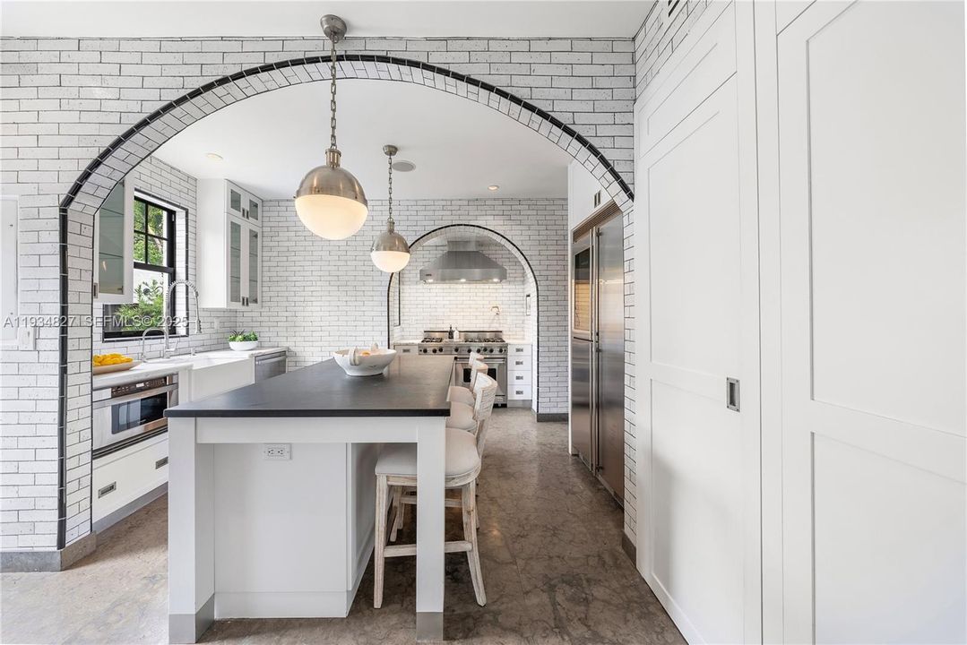 На продажу: $3,375,000 (4 спален, 3 ванн, 2672 Квадратных фут)