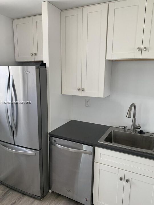 出租: $2,000 (2 贝兹, 1 浴室, 894 平方英尺)