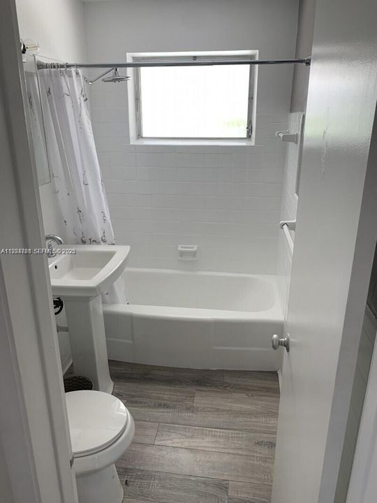 出租: $2,000 (2 贝兹, 1 浴室, 894 平方英尺)