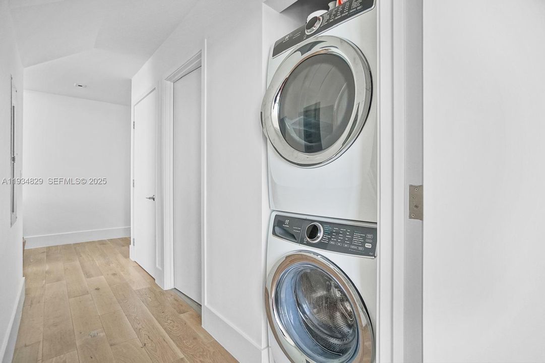 For Rent: $25,000 (3 beds, 3 baths, 2631 Square Feet)