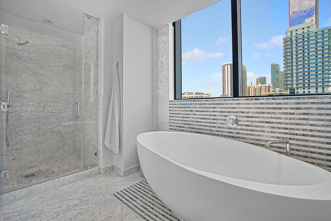 For Rent: $25,000 (3 beds, 3 baths, 2631 Square Feet)