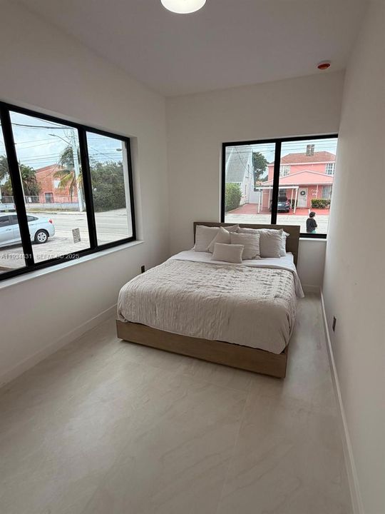 For Rent: $2,500 (2 beds, 1 baths, 735 Square Feet)