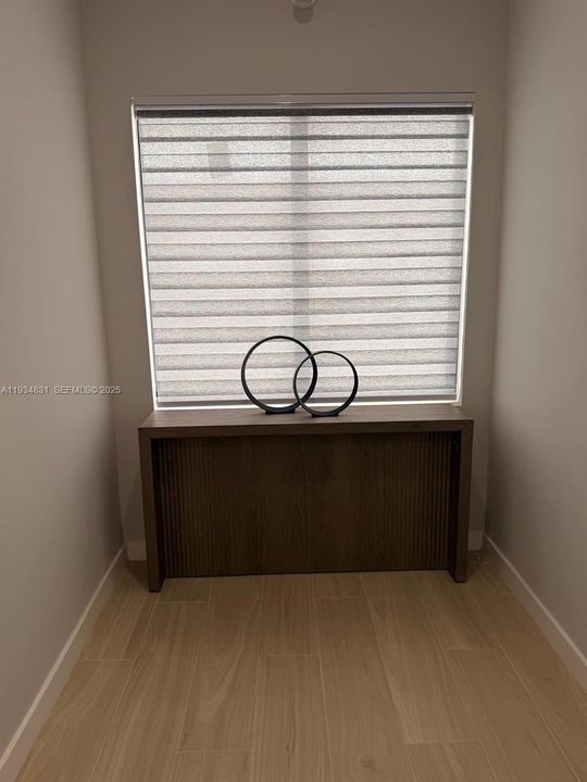 For Rent: $2,500 (2 beds, 1 baths, 735 Square Feet)