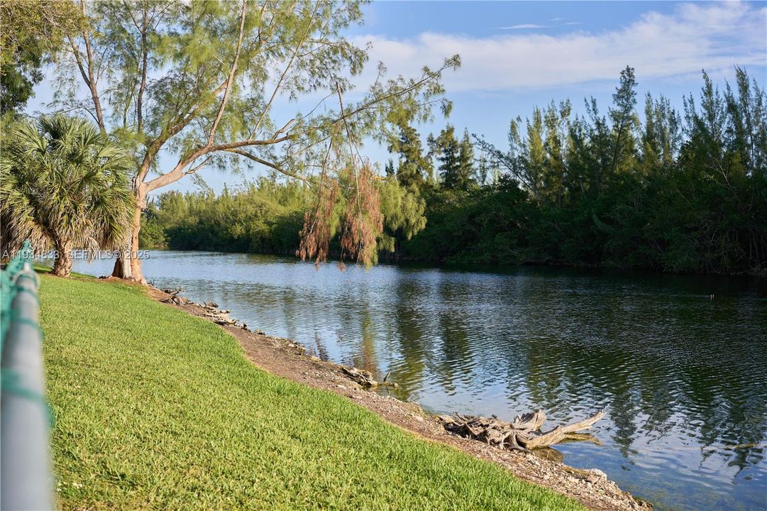 For Sale: $220,000 (1 beds, 1 baths, 760 Square Feet)