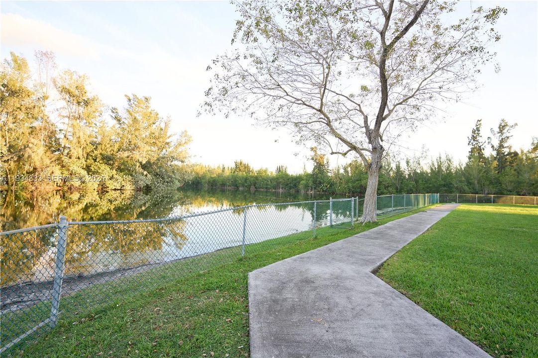 For Sale: $220,000 (1 beds, 1 baths, 760 Square Feet)