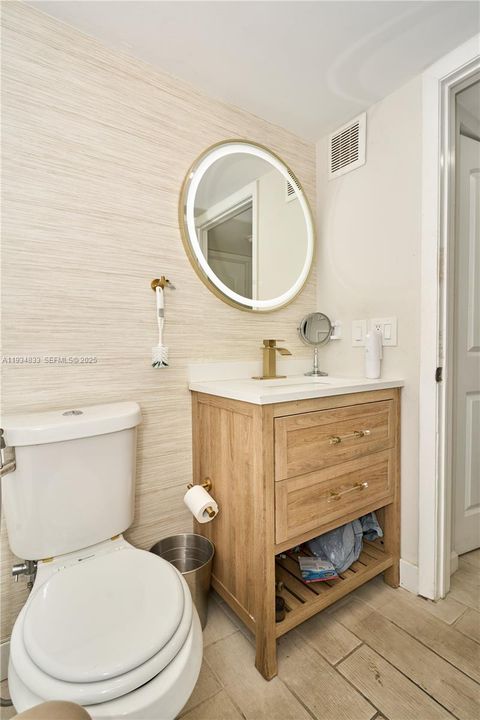 For Sale: $220,000 (1 beds, 1 baths, 760 Square Feet)