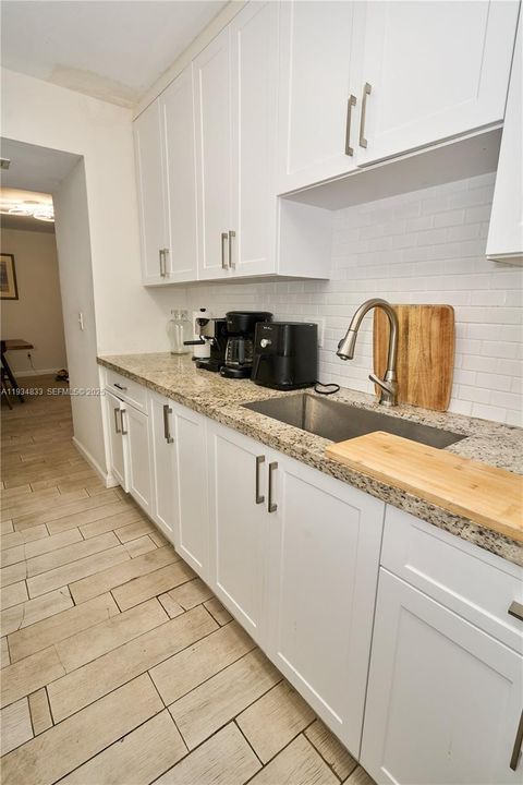 For Sale: $220,000 (1 beds, 1 baths, 760 Square Feet)