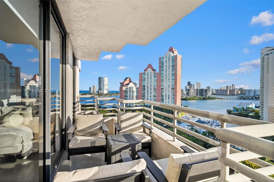 For Rent: $4,400 (2 beds, 2 baths, 1271 Square Feet)