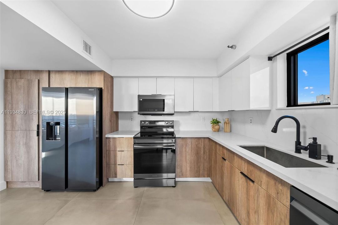 For Rent: $4,400 (2 beds, 2 baths, 1271 Square Feet)