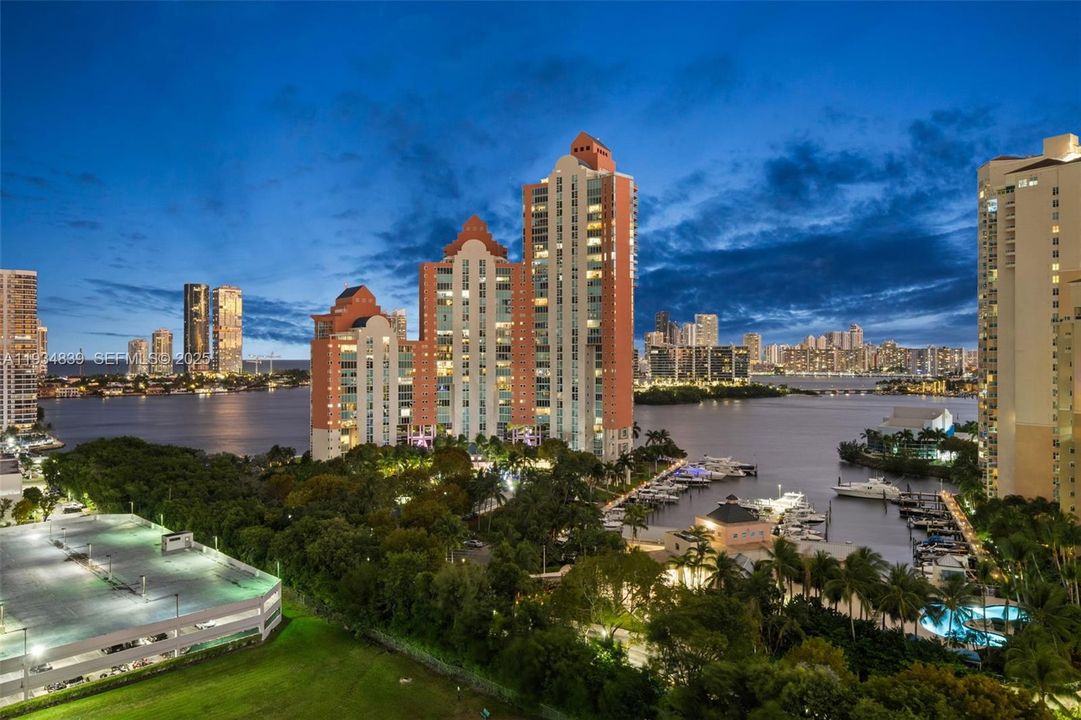 For Rent: $4,400 (2 beds, 2 baths, 1271 Square Feet)