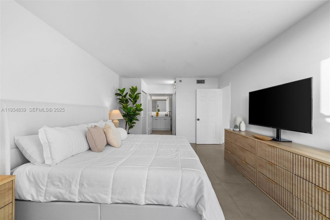 For Rent: $4,400 (2 beds, 2 baths, 1271 Square Feet)