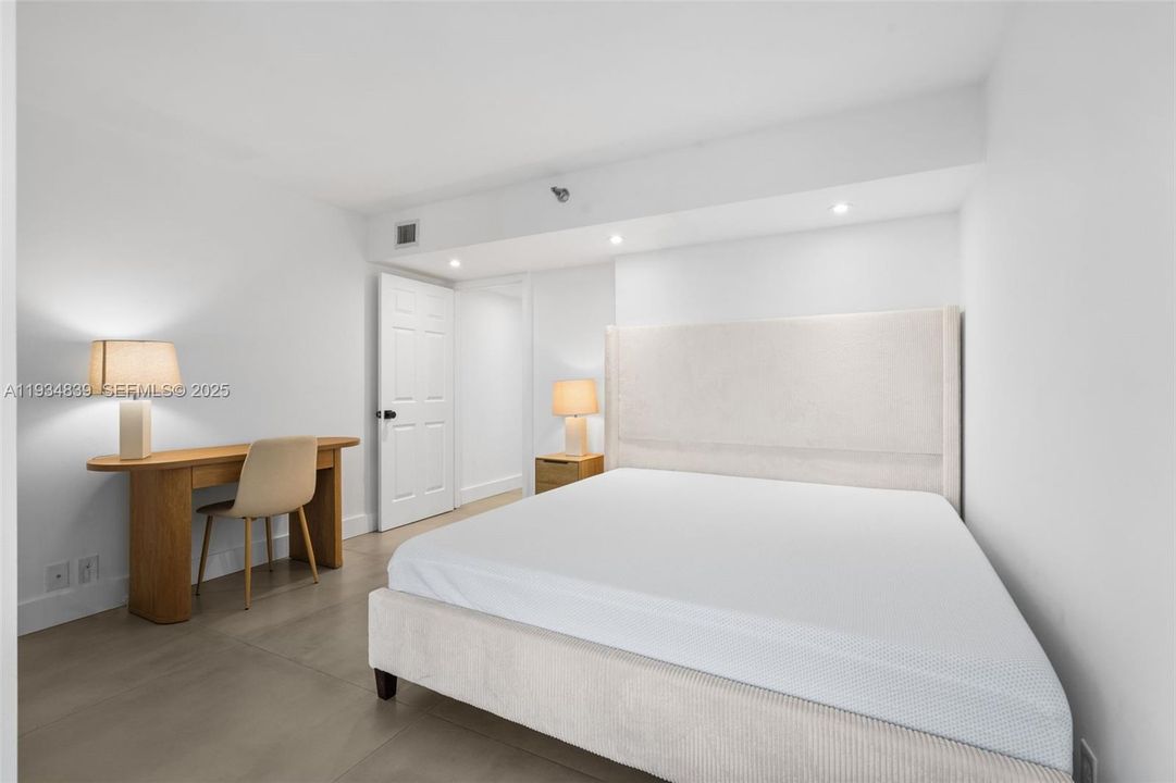 For Rent: $4,400 (2 beds, 2 baths, 1271 Square Feet)